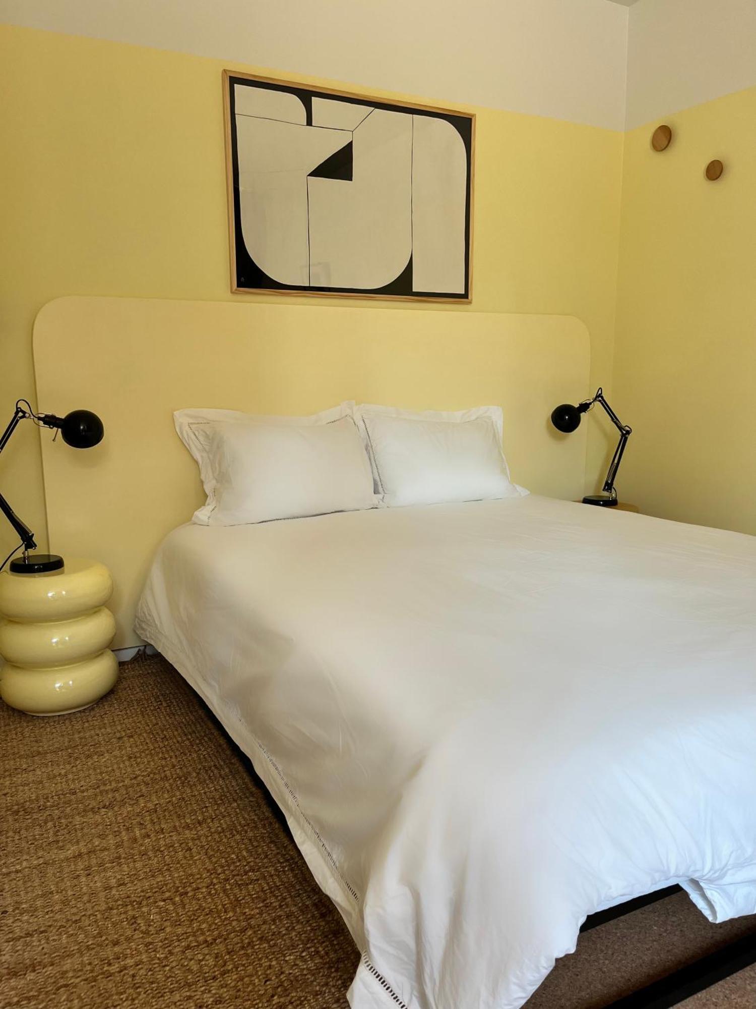 Red Cat In Bed Bed & Breakfast Eenrum ภายนอก รูปภาพ